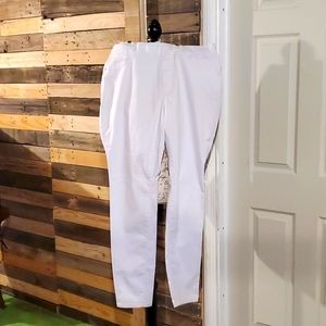NWT white stretch Ashley Steward jeans 👖 sz 20 tall